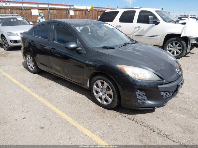 Salvage Mazda Mazda3 Image
