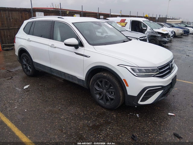 Salvage Volkswagen Tiguan Image