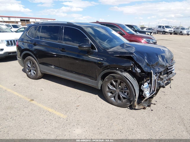 Salvage Volkswagen Tiguan Image