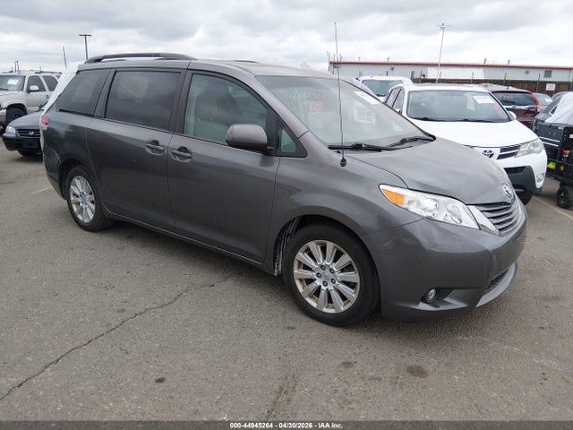Salvage Toyota Sienna Image