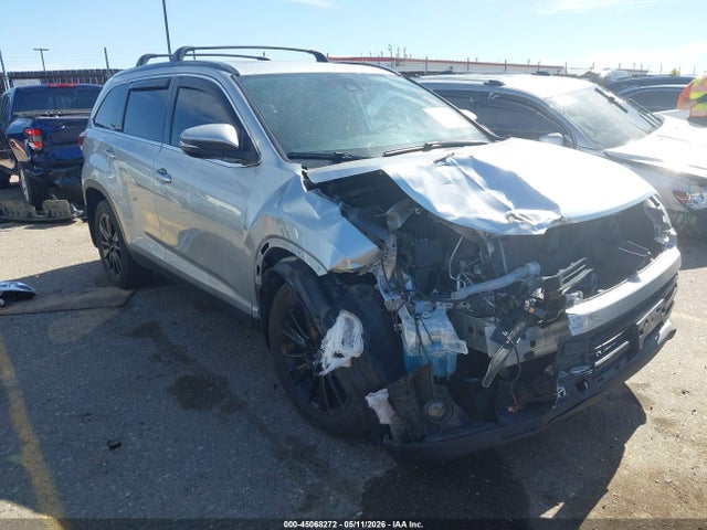 Salvage Toyota Highlander Image