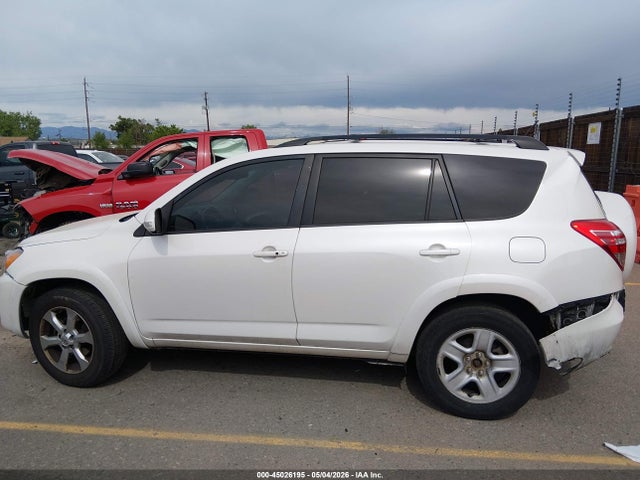 Toyota RAV4 Limited V6