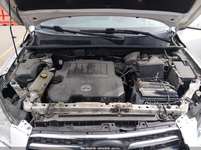 Toyota RAV4 Limited V6