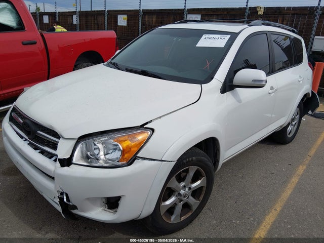 Toyota RAV4 Limited V6