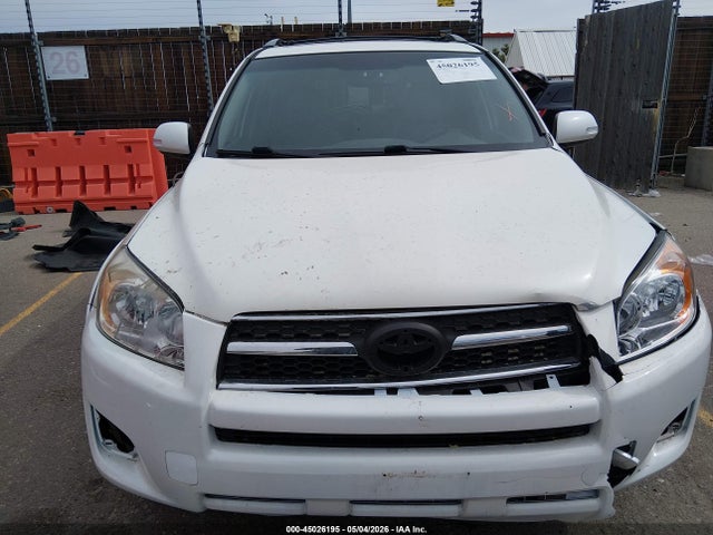 Toyota RAV4 Limited V6