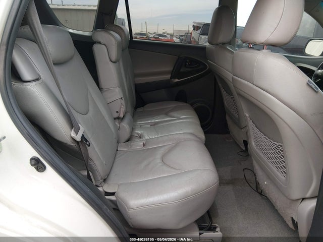 Toyota RAV4 Limited V6