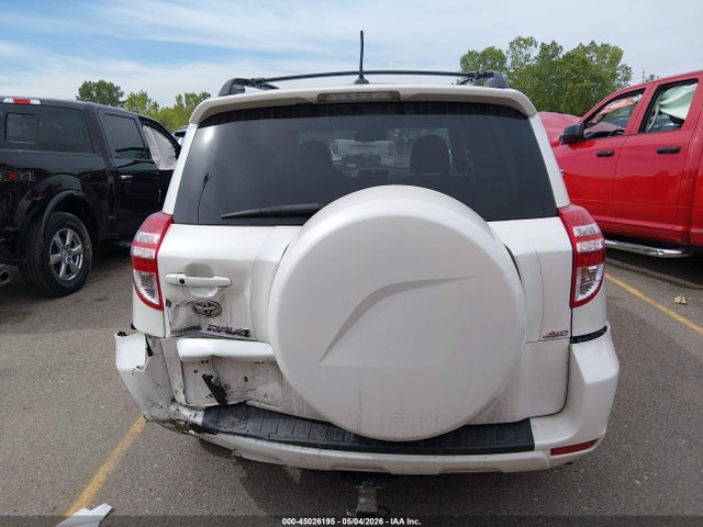 Toyota RAV4 Limited V6