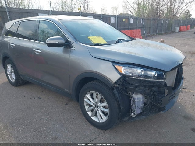 Salvage Kia Sorento Image