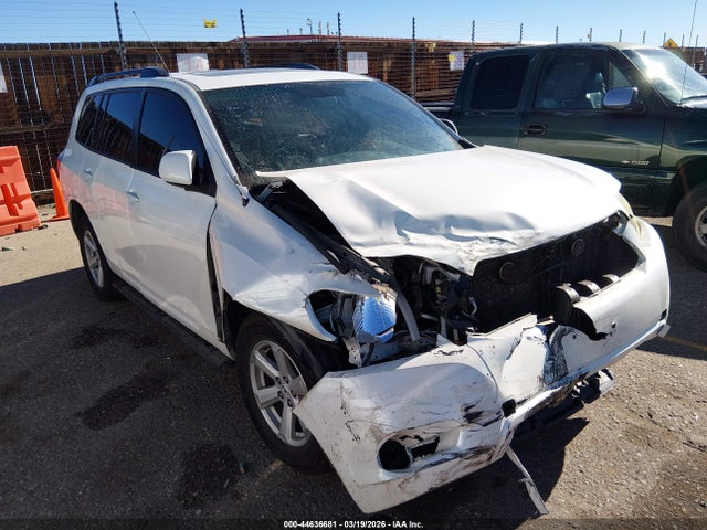 Salvage Toyota Highlander Image