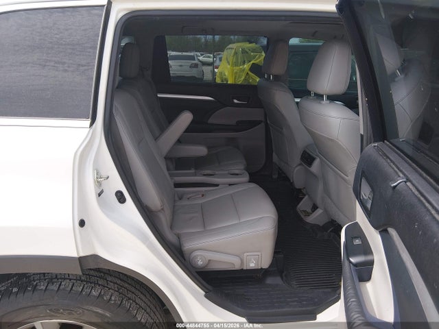 Toyota Highlander Xle V6