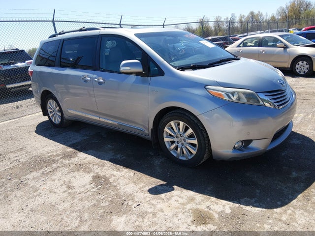 Salvage Toyota Sienna Image