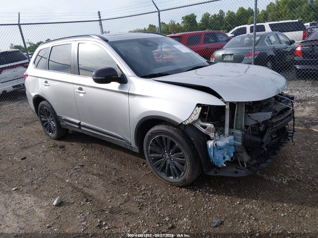 Salvage Mitsubishi Outlander Image