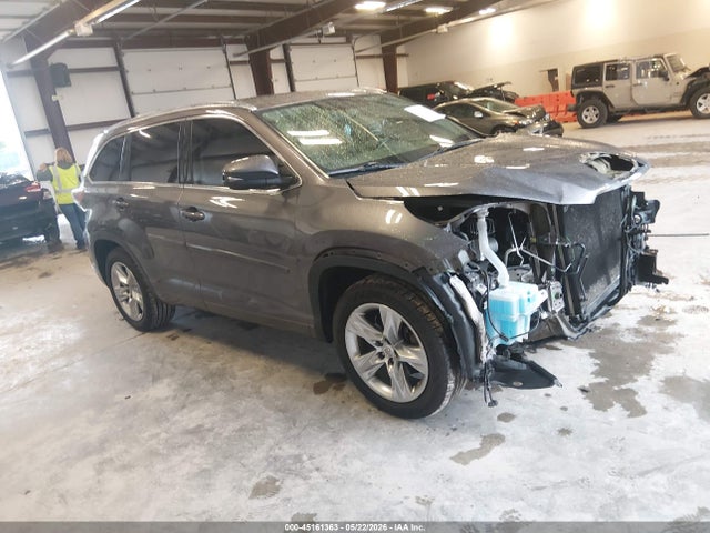 Salvage Toyota Highlander Image