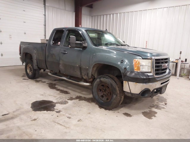 Salvage GMC Sierra 2500 Image
