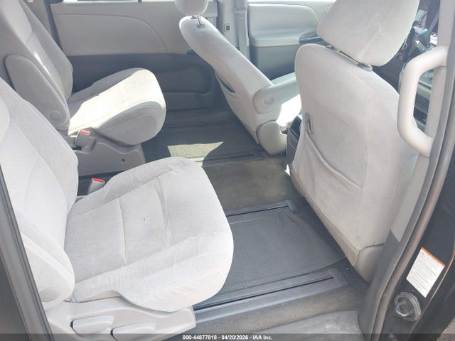 Toyota Sienna Le 7 Passenger