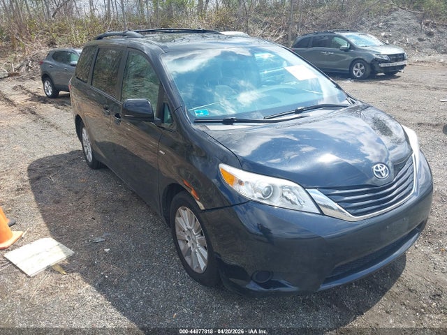 Salvage Toyota Sienna Image