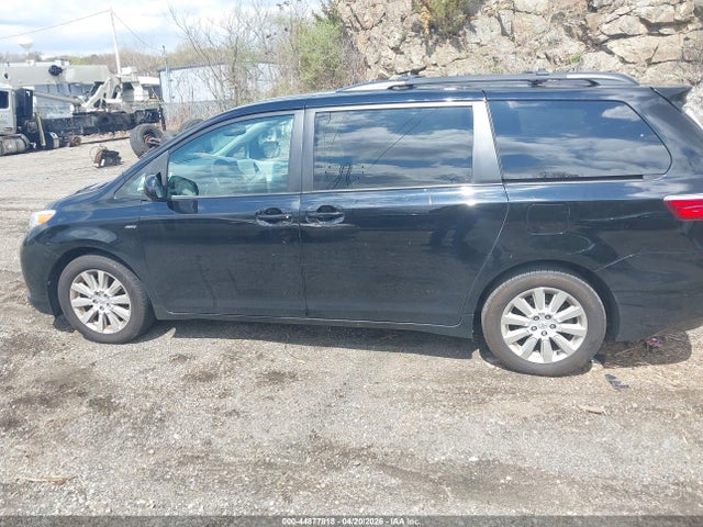 Toyota Sienna Le 7 Passenger