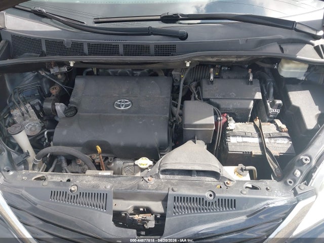 Toyota Sienna Le 7 Passenger