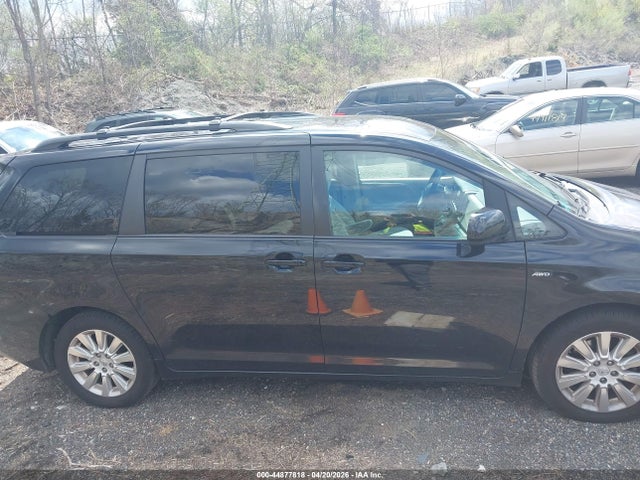 Toyota Sienna Le 7 Passenger