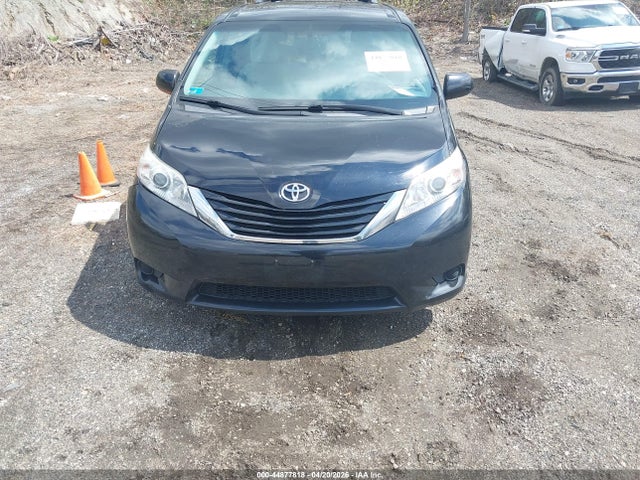 Toyota Sienna Le 7 Passenger