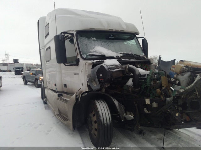 Salvage Volvo Vnl Image