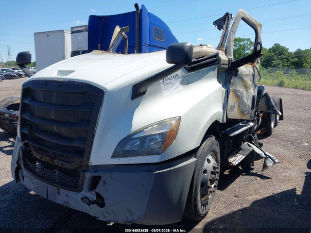 Freightliner New Cascadia 126