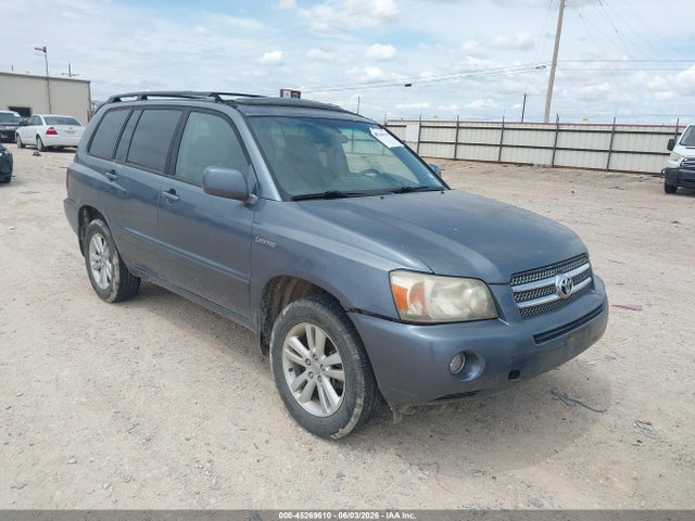 Salvage Toyota Highlander Image