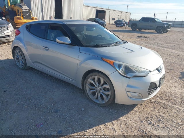 Salvage Hyundai VELOSTER Image