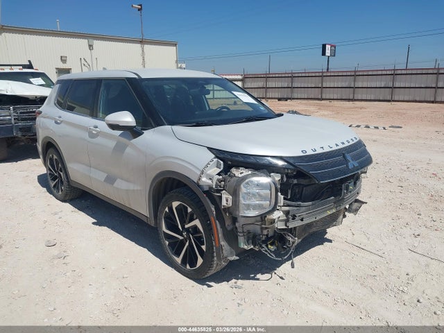 Salvage Mitsubishi Outlander Image