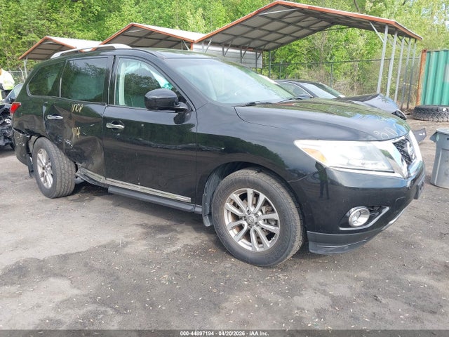Salvage Nissan Pathfinder Image