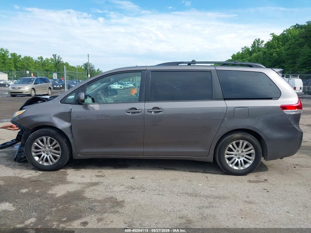 Toyota Sienna Xle V6 8 Passenger