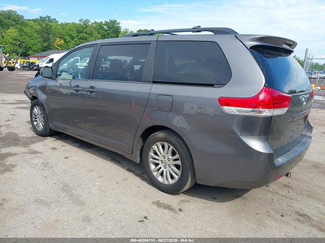 Toyota Sienna Xle V6 8 Passenger