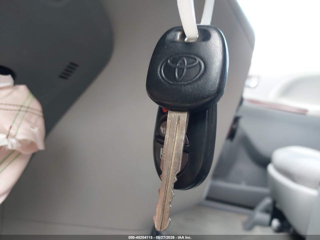 Toyota Sienna Xle V6 8 Passenger