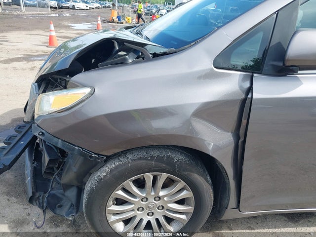 Toyota Sienna Xle V6 8 Passenger