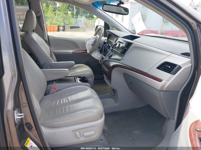 Toyota Sienna Xle V6 8 Passenger
