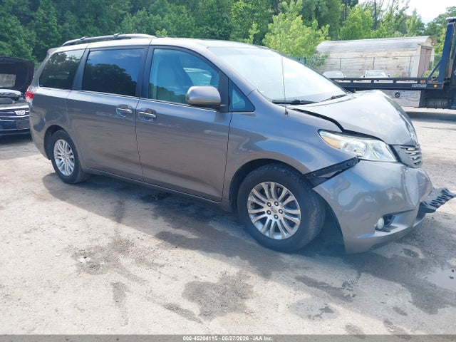 Salvage Toyota Sienna Image
