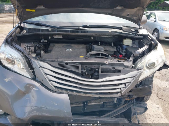Toyota Sienna Xle V6 8 Passenger