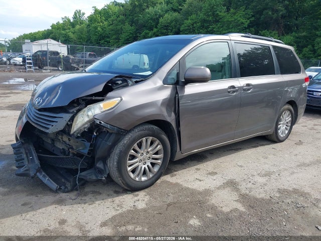 Toyota Sienna Xle V6 8 Passenger