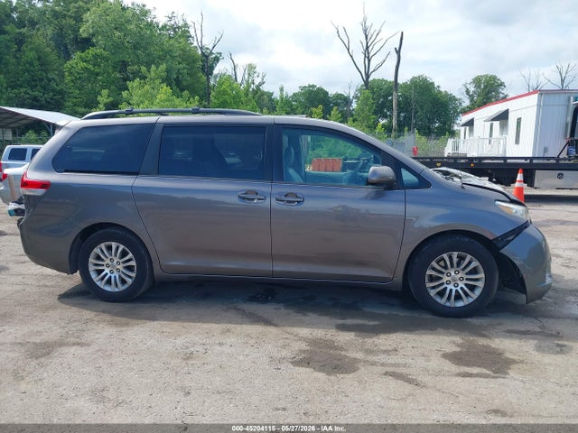 Toyota Sienna Xle V6 8 Passenger