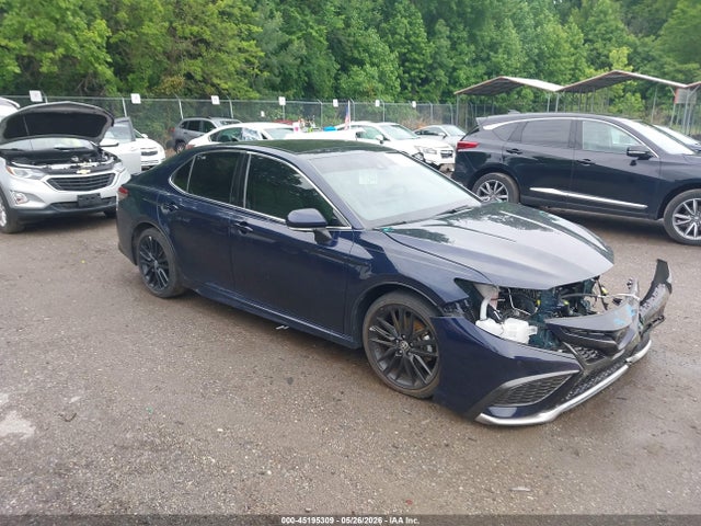 Salvage Toyota Camry Image