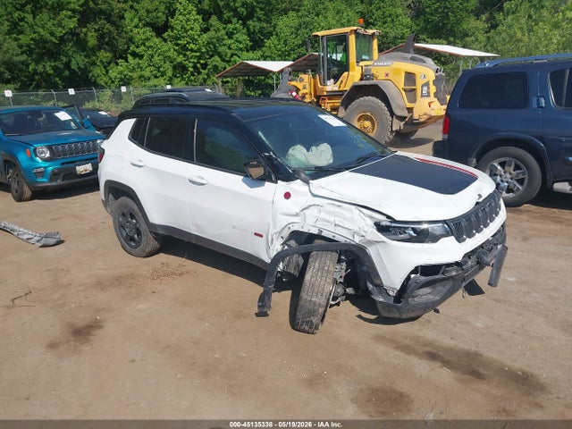 Salvage Jeep Compass Image
