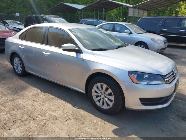 Salvage Volkswagen Passat Image