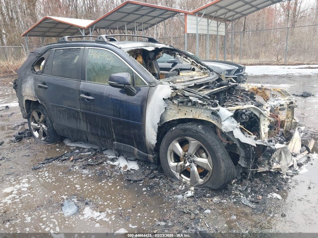 Salvage Toyota RAV4 Image