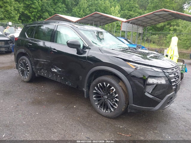 Salvage Nissan Rogue Image