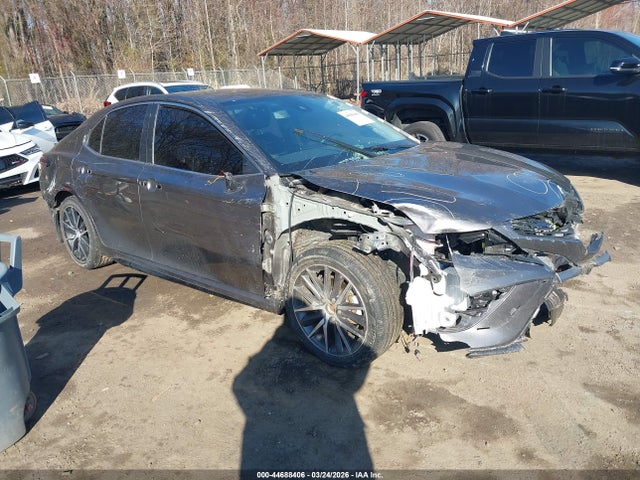Salvage Toyota Camry Image