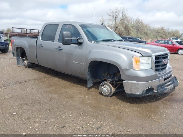 Salvage GMC Sierra 2500 Image