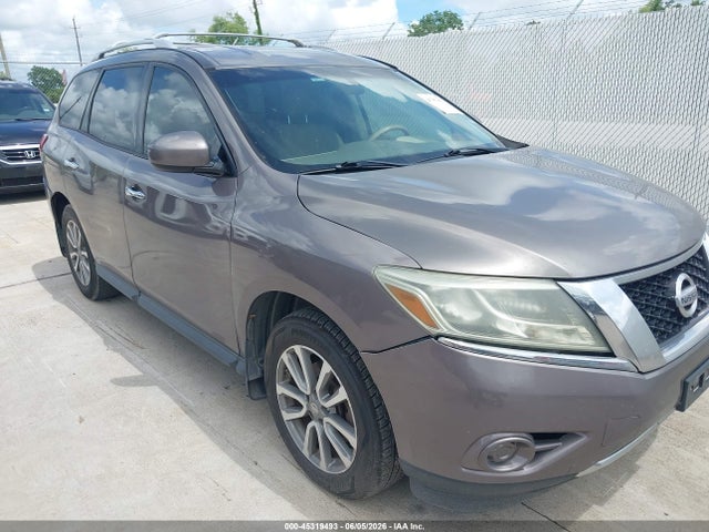 Salvage Nissan Pathfinder Image