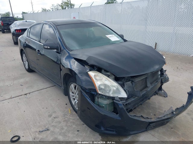 Salvage Nissan Altima Image