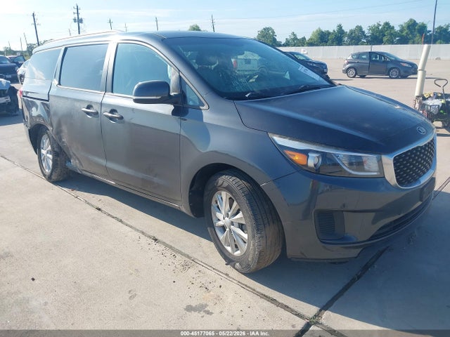 Salvage Kia Sedona Image