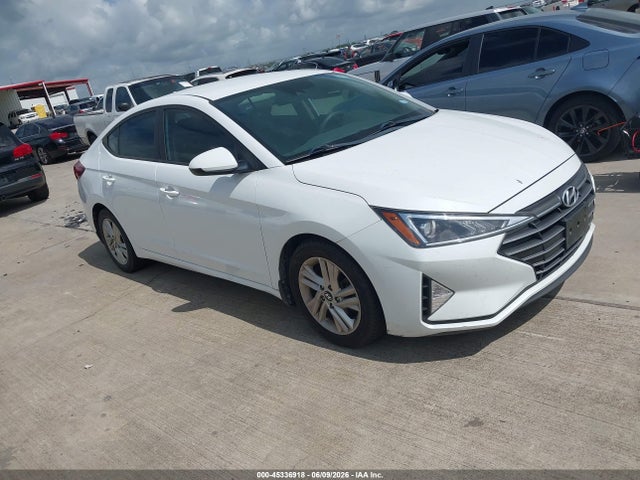 Salvage Hyundai ELANTRA Image